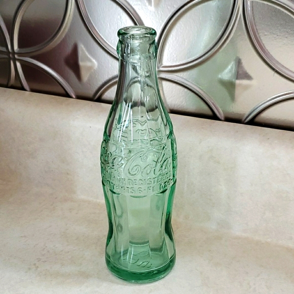 Vintage 1938-1951 CocaCola EMBOSSED Green Glass Bottle 6oz Collectible Retro - Picture 2 of 14